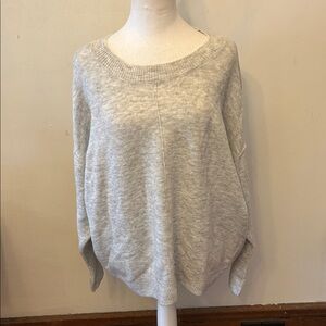 Vince Camuto light gray long sleeve sweater Size L EUC